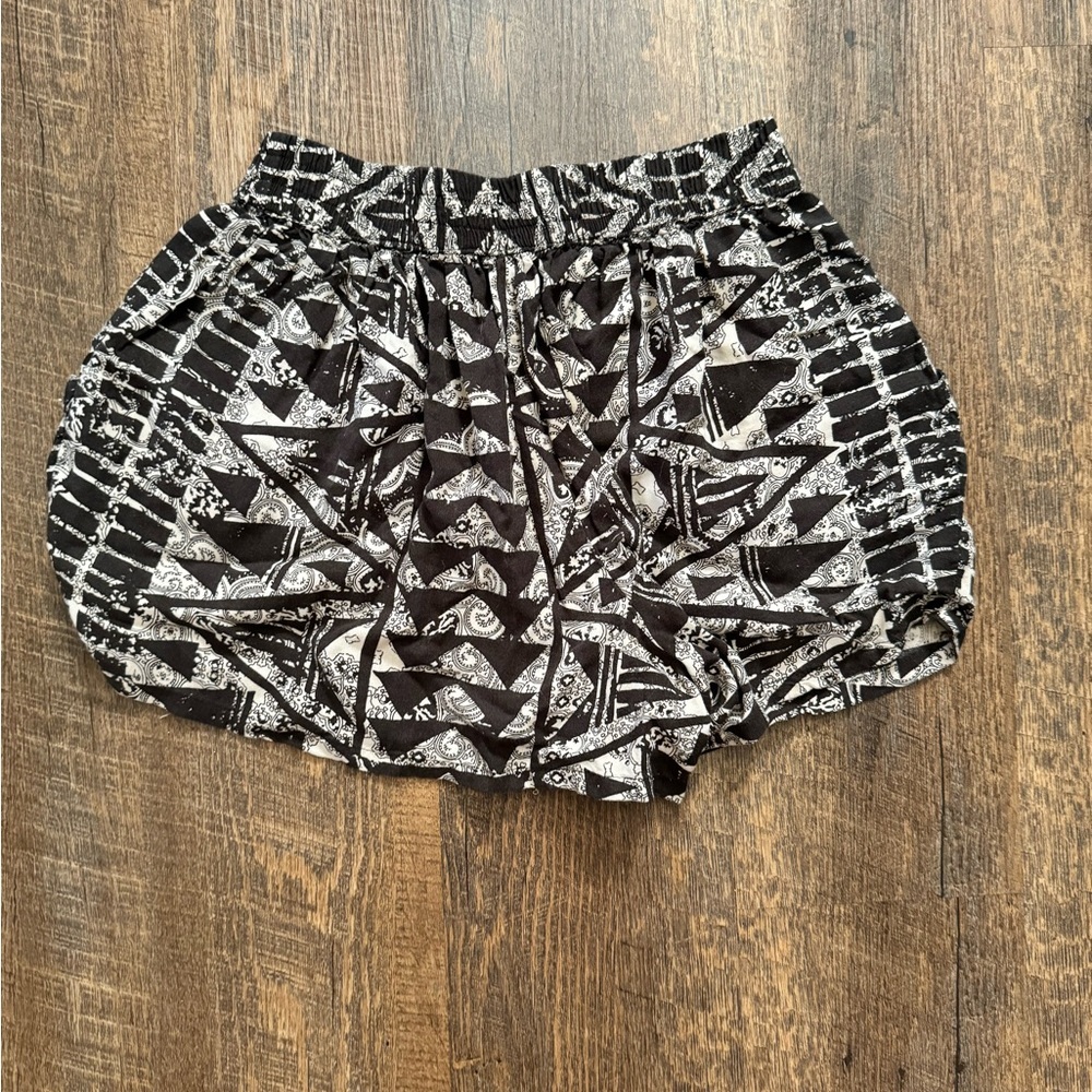 Womens Shorts - Picture 2 of 4
